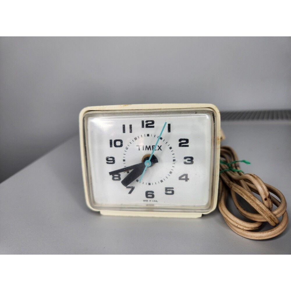 Vintage Timex Electric Desk Top Alarm Clock Model 7369A Cream Made in USA Tested
